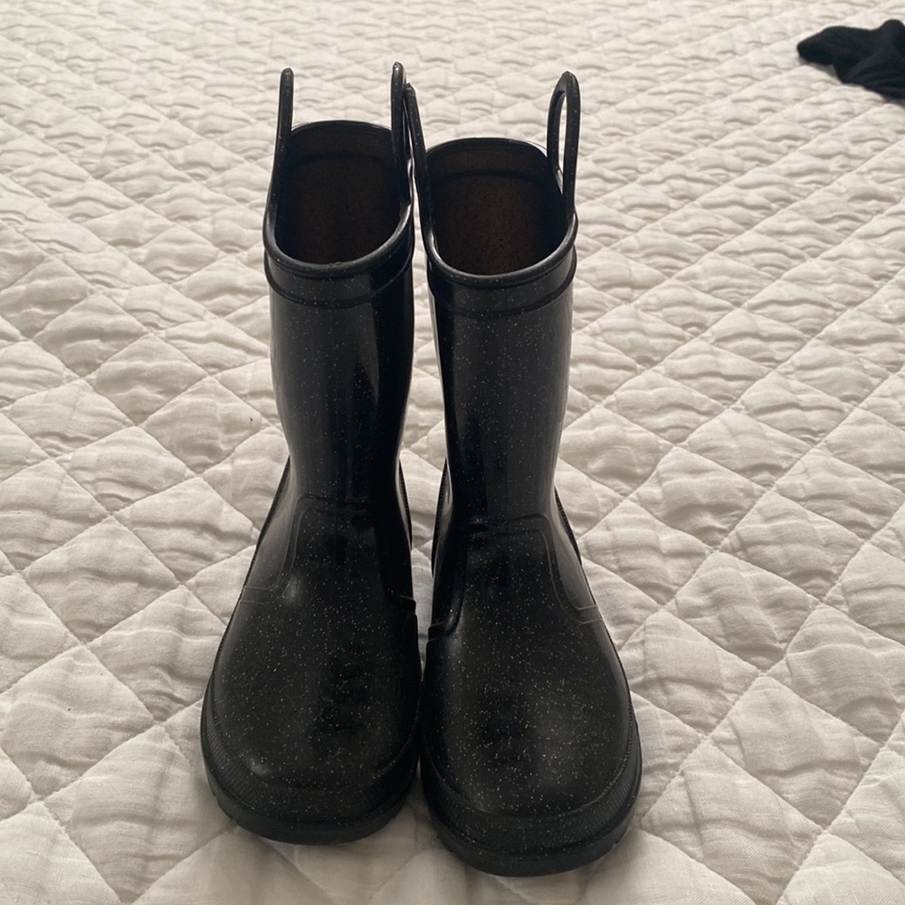 Cute black sparkle rainboots!